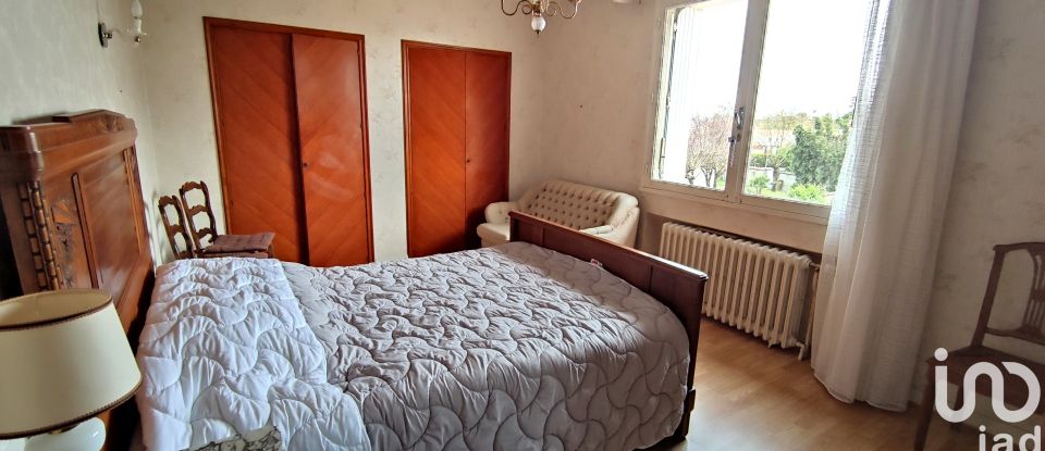 Longere 5 rooms of 153 m² in Neuville-de-Poitou (86170)