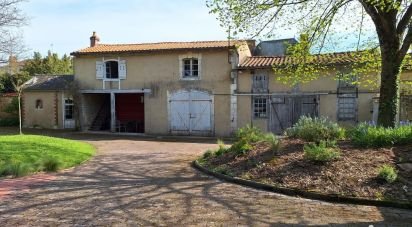 Maison 10 pièces de 272 m² à Sainte-Hermine (85210)