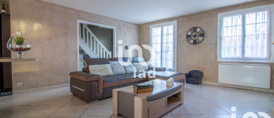 Maison traditionnelle 6 pièces de 121 m² à Issou (78440)
