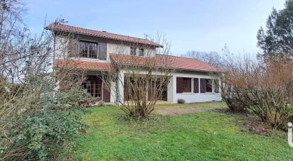 Country house 7 rooms of 148 m² in Lamonzie-Saint-Martin (24680)