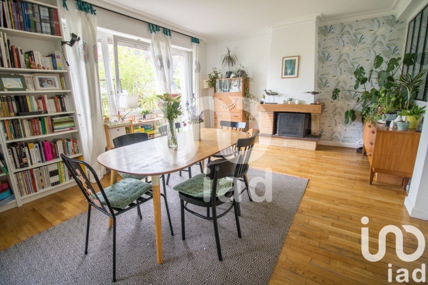 Town house 6 rooms of 110 m² in Le Rheu (35650)