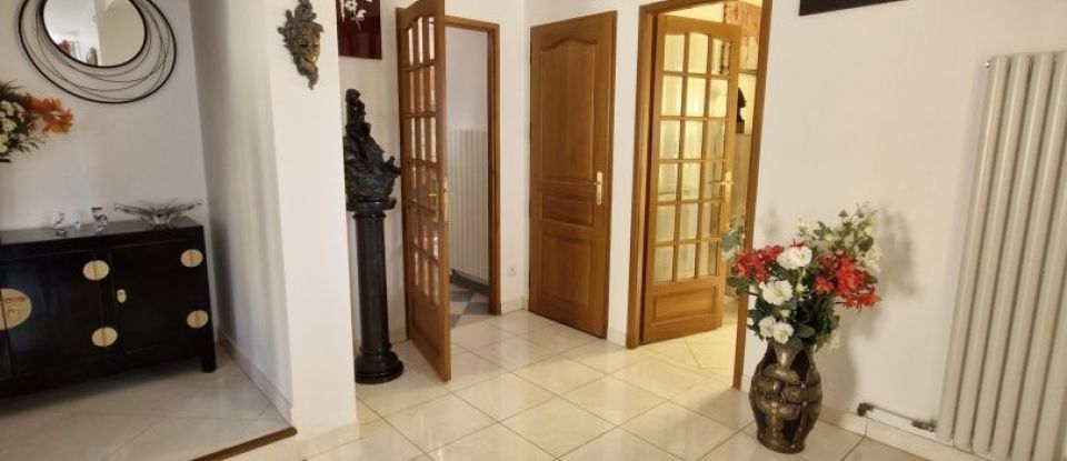 House 8 rooms of 173 m² in Montévrain (77144)