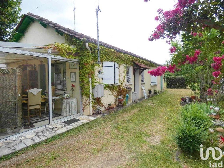 House 4 rooms of 90 m² in Bergerac (24100)