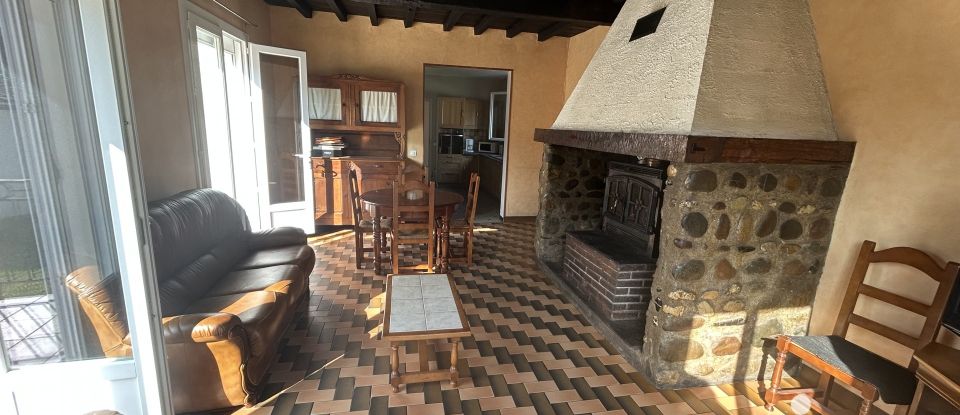 Traditional house 7 rooms of 154 m² in Montardon (64121)