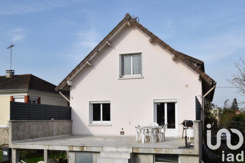 Maison 8 pièces de 166 m² à Saint-Fargeau-Ponthierry (77310)