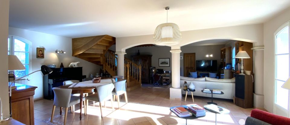 Maison traditionnelle 7 pièces de 204 m² à Carpentras (84200)