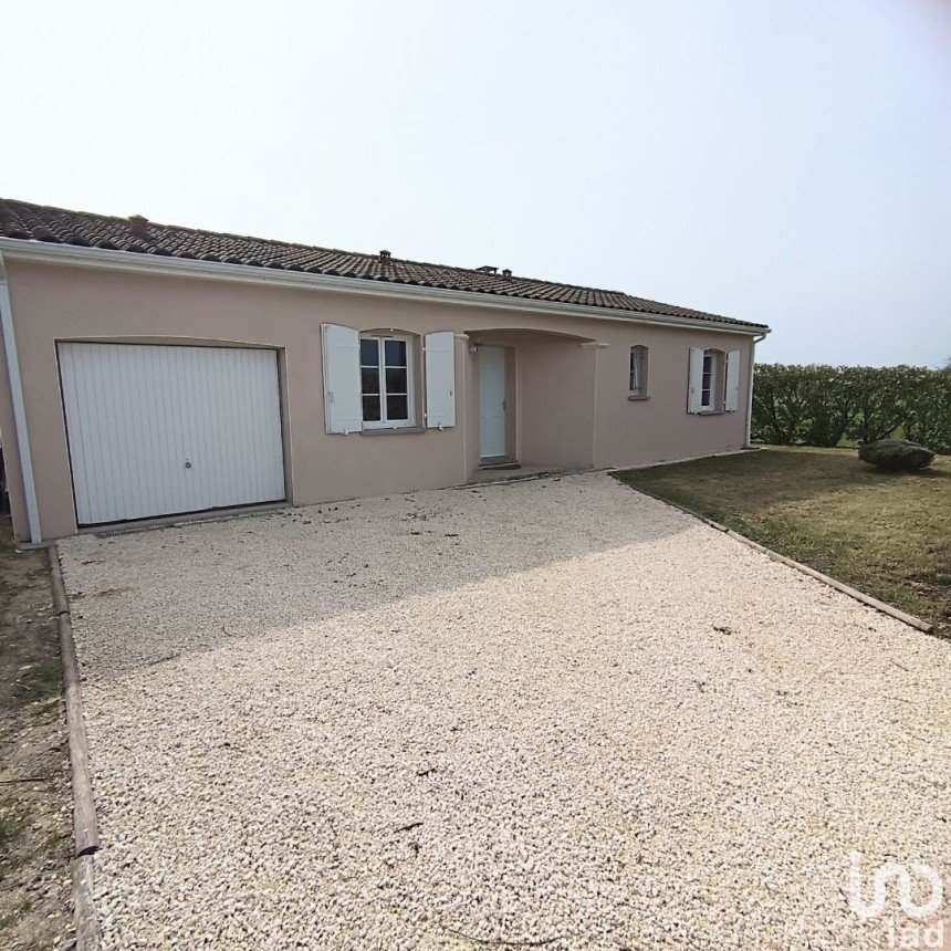 House 4 rooms of 100 m² in Saintes (17100)