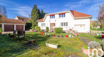 House 9 rooms of 220 m² in Magny-les-Hameaux (78114)
