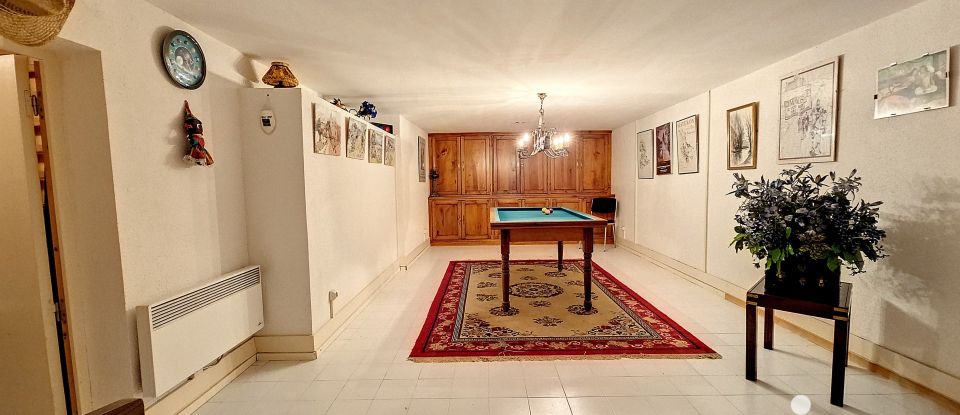 Maison traditionnelle 8 pièces de 227 m² à Oraison (04700)