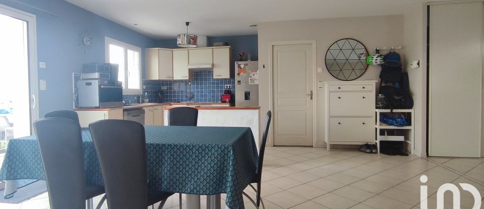 House 4 rooms of 105 m² in Fontenay-le-Comte (85200)