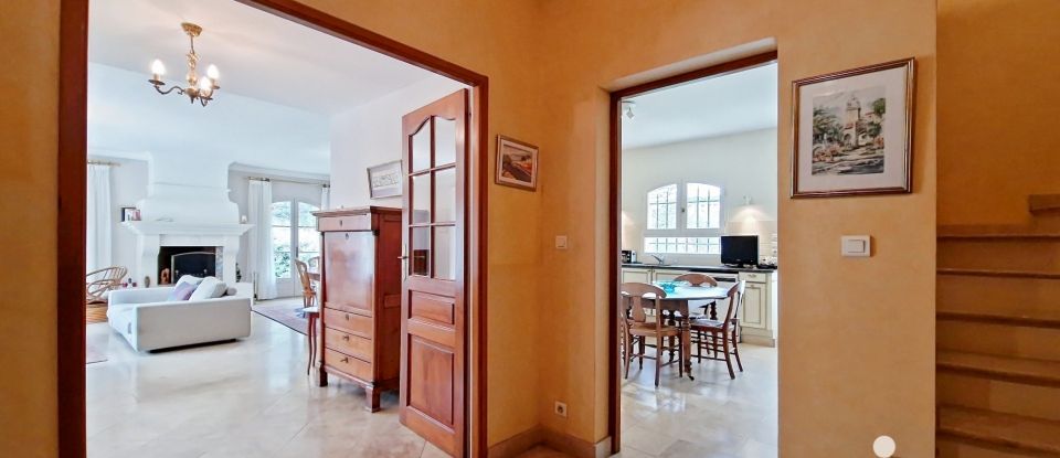 Traditional house 6 rooms of 180 m² in Aix-en-Provence (13100)