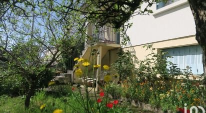 House 4 rooms of 74 m² in Saint-Savin (86310)