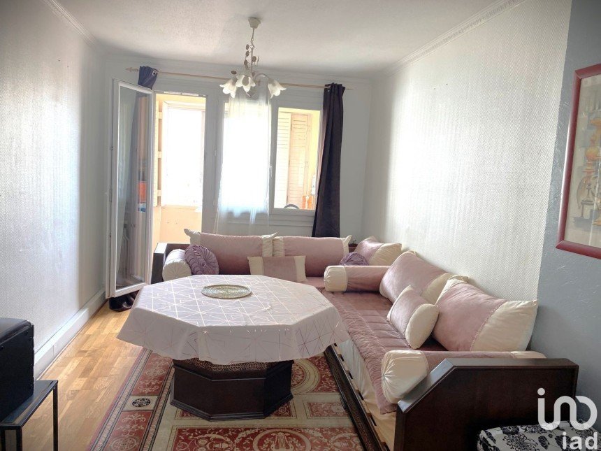 Apartment 3 rooms of 67 m² in Villeurbanne (69100)