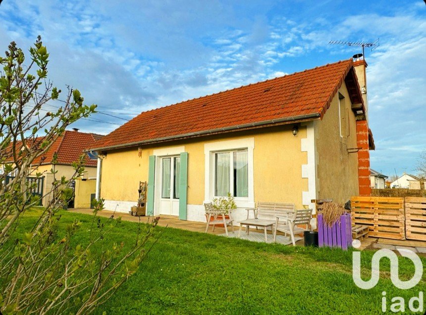 House 5 rooms of 65 m² in La Charité-sur-Loire (58400)