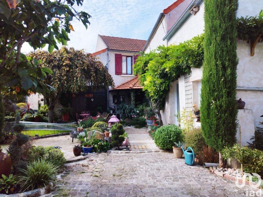 House 7 rooms of 151 m² in Claye-Souilly (77410)