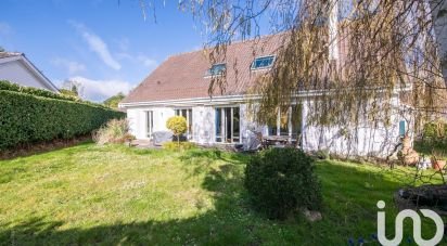 House 7 rooms of 180 m² in Plaisir (78370)