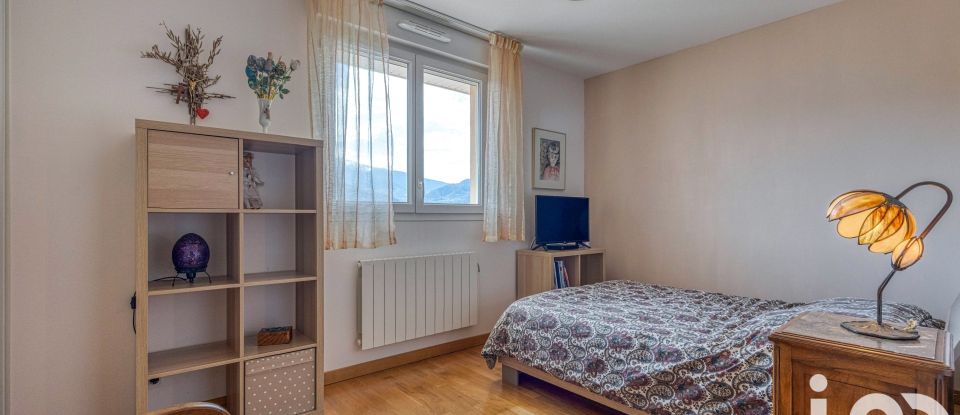 Apartment 5 rooms of 112 m² in Saint-Ismier (38330)