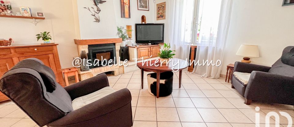 Traditional house 6 rooms of 145 m² in Montlhéry (91310)