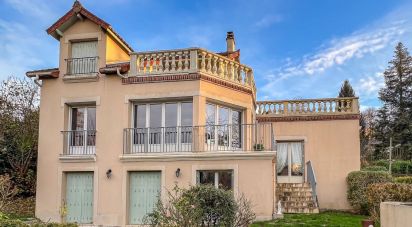 House 9 rooms of 219 m² in Le Port-Marly (78560)