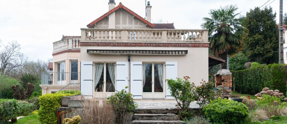 House 9 rooms of 219 m² in Le Port-Marly (78560)