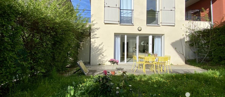 House 4 rooms of 96 m² in Prévessin-Moëns (01280)