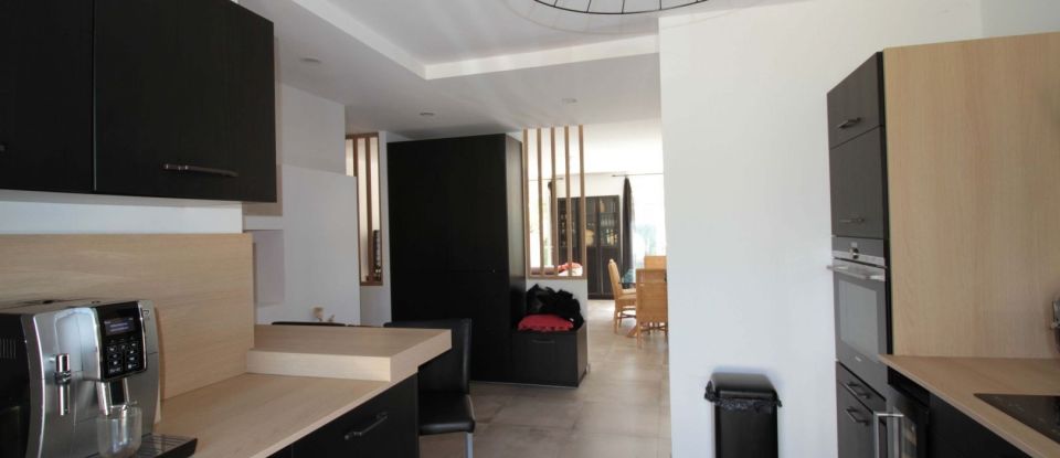 House 4 rooms of 93 m² in Cuers (83390)