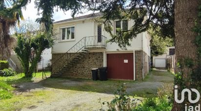House 11 rooms of 235 m² in Fontenay-le-Comte (85200)