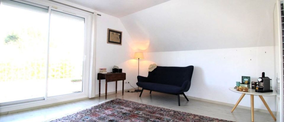 Maison 7 pièces de 202 m² à Lésigny (77150)