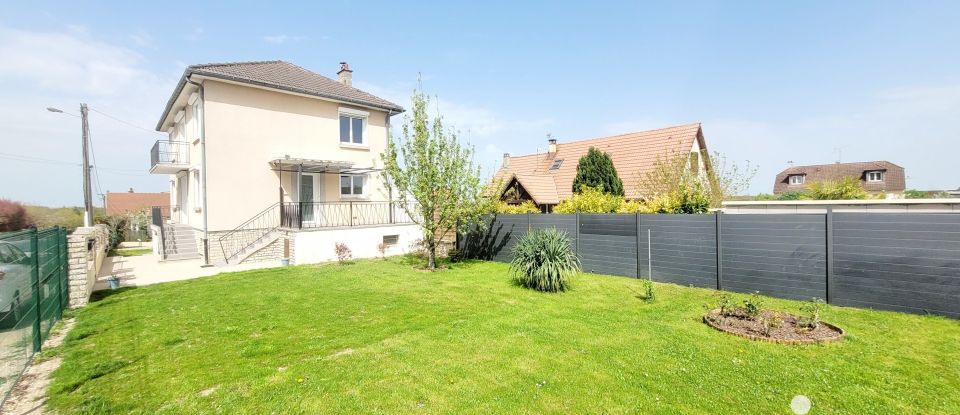 Traditional house 7 rooms of 150 m² in Saint-Parres-aux-Tertres (10410)