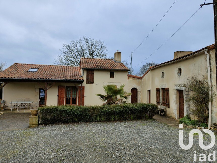 Country house 6 rooms of 143 m² in Magné (86160)