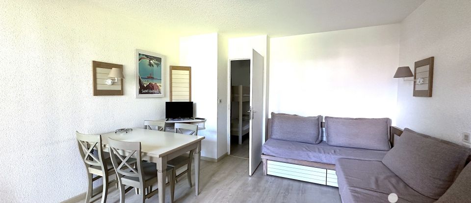 Apartment 1 room of 26 m² in Saint-Raphaël (83700)