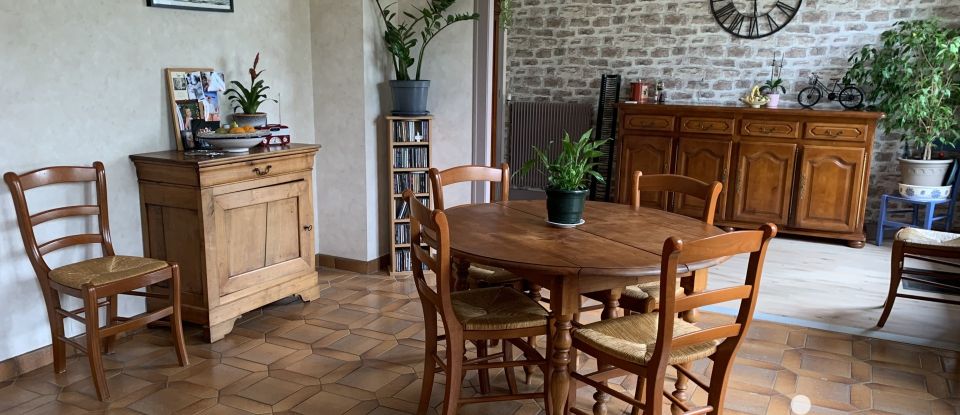 Traditional house 6 rooms of 135 m² in Fossé (41330)