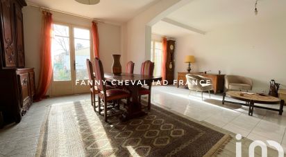 House 5 rooms of 134 m² in Six-Fours-les-Plages (83140)