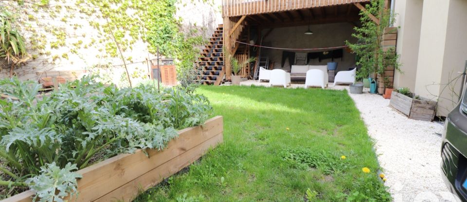 House 8 rooms of 210 m² in Clermont-Ferrand (63000)