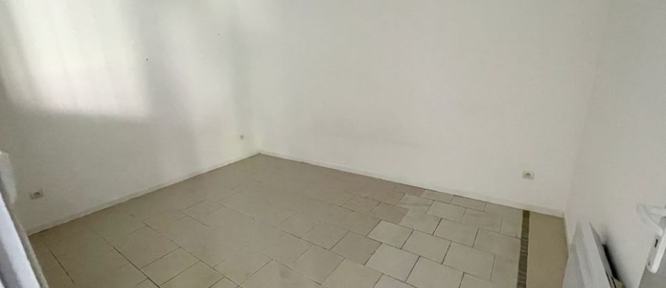 Apartment 2 rooms of 58 m² in - (34450)