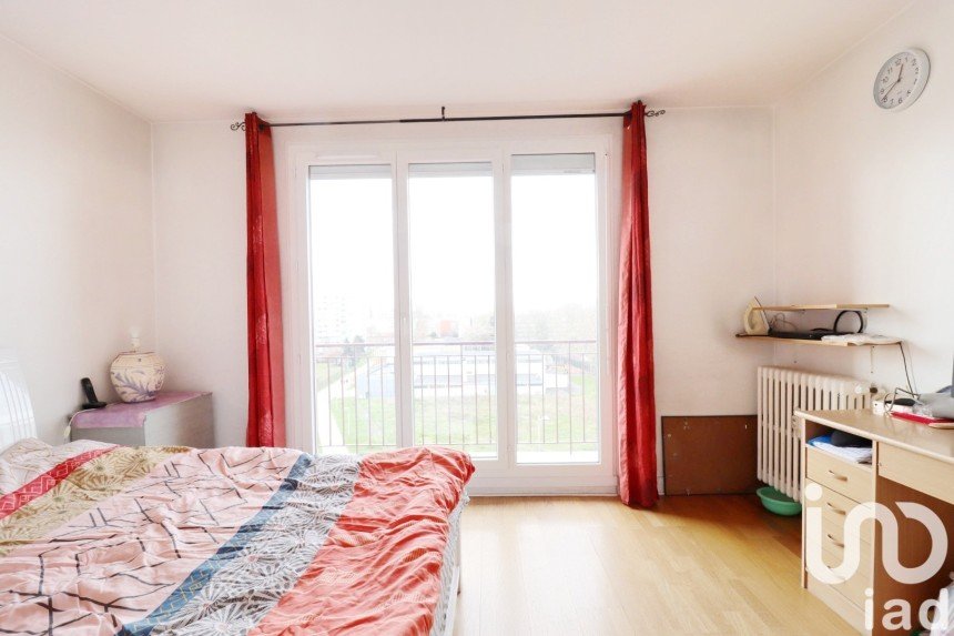 Apartment 4 rooms of 95 m² in La Courneuve (93120)