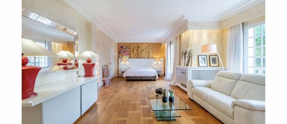 Maison 8 pièces de 386 m² à Nice (06100)