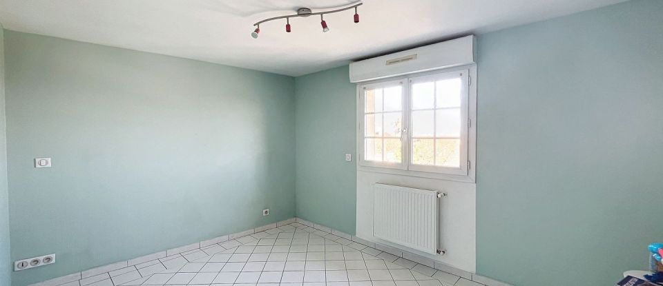 Apartment 4 rooms of 99 m² in Noisy-le-Sec (93130)