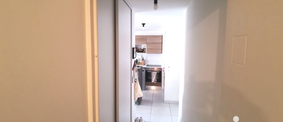 Apartment 3 rooms of 66 m² in Bron (69500)