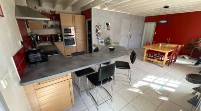 House 6 rooms of 164 m² in Niort (79000)