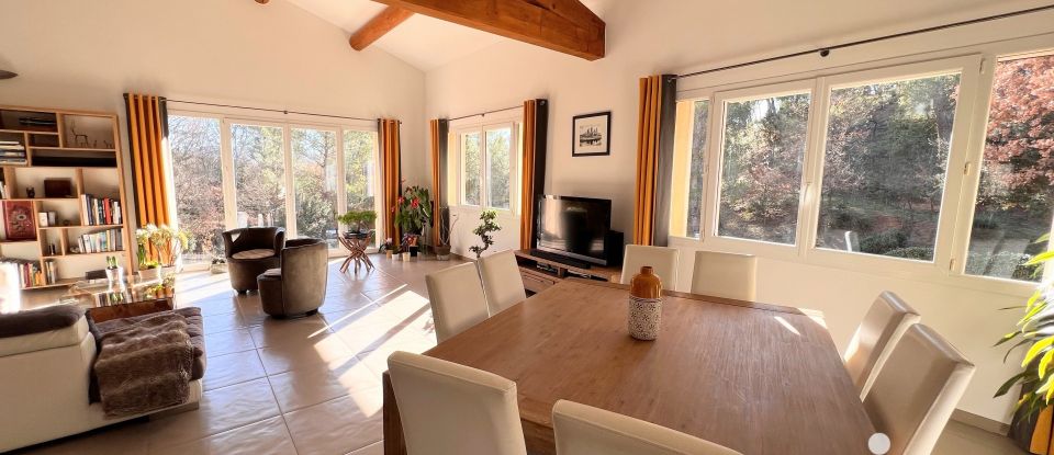 Mansion 7 rooms of 305 m² in Rousset (13790)