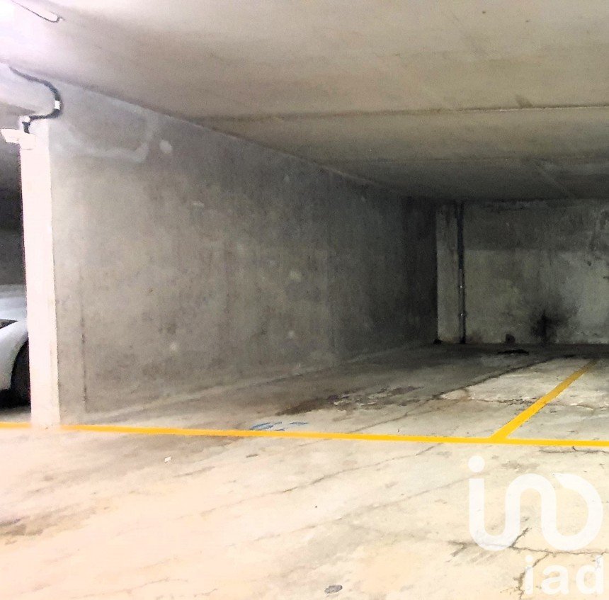 Parking/garage/box de 15 m² à Élancourt (78990)