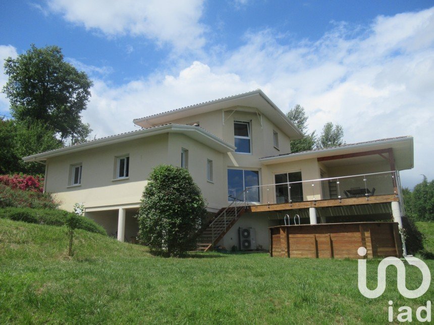 House 5 rooms of 161 m² in Naujan-et-Postiac (33420)