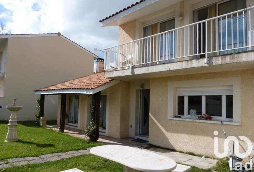 House 7 rooms of 157 m² in Lormont (33310)