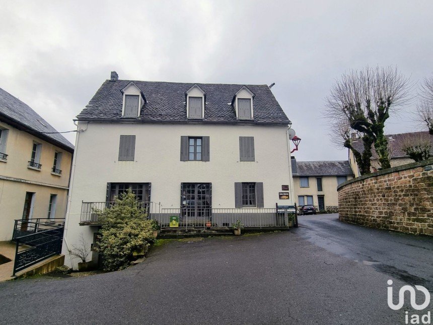 Maison 9 pièces de 170 m² à Saint-Sauves-d'Auvergne (63950)