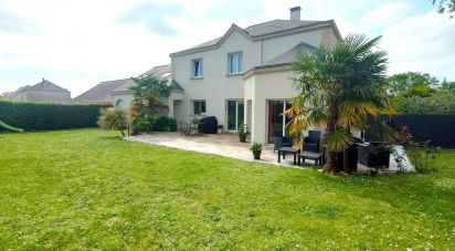 House 8 rooms of 220 m² in Grandchamps-des-Fontaines (44119)