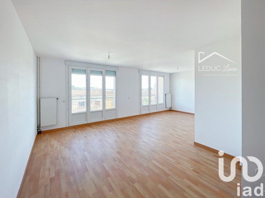 Apartment 3 rooms of 65 m² in Pont-Saint-Esprit (30130)