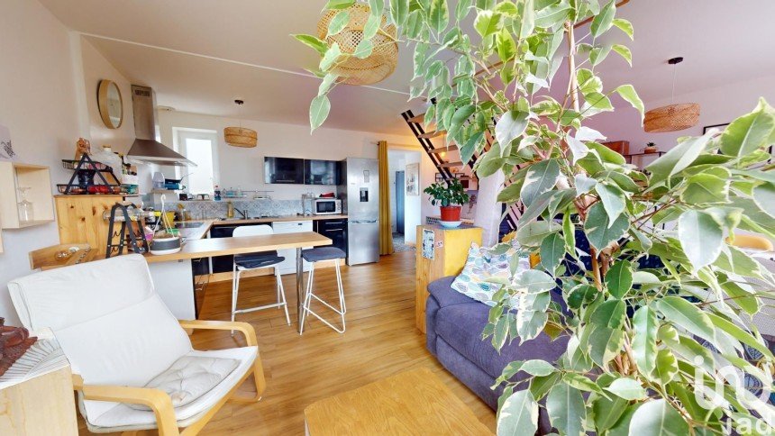 Apartment 4 rooms of 65 m² in Plonéour-Lanvern (29720)