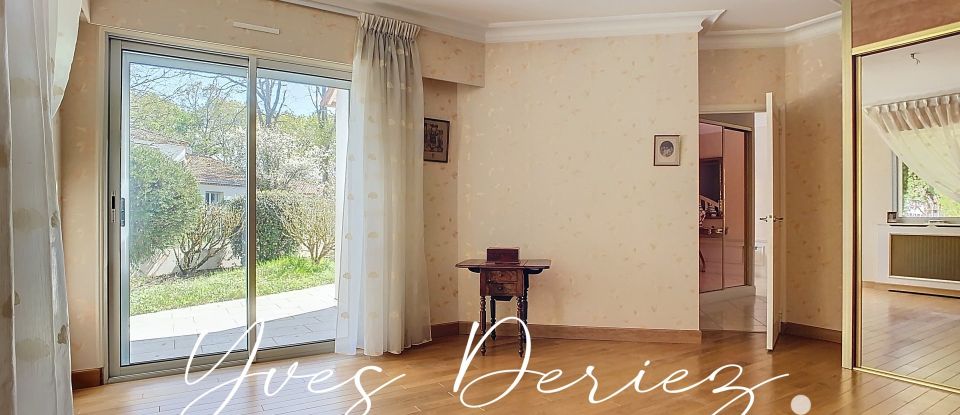 House 8 rooms of 230 m² in Basse-Goulaine (44115)