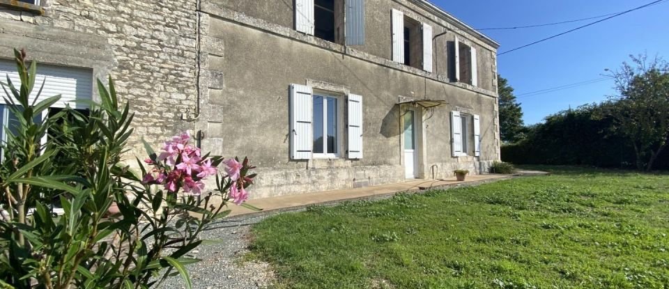 House 7 rooms of 186 m² in Beauvoir-sur-Niort (79360)